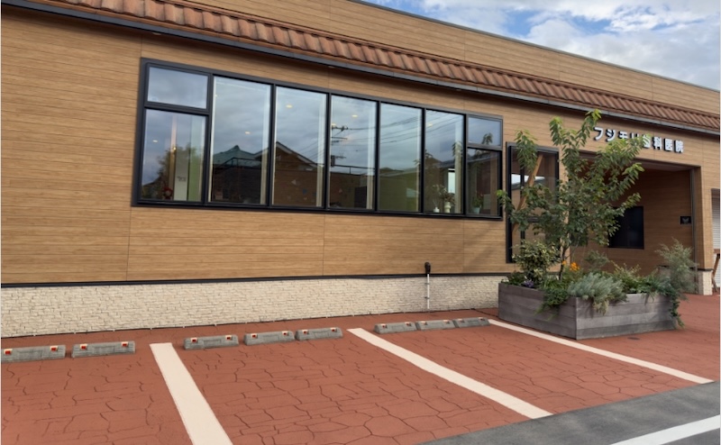 建物の雰囲気に合わせて、歯科医院様の駐車場を一新!